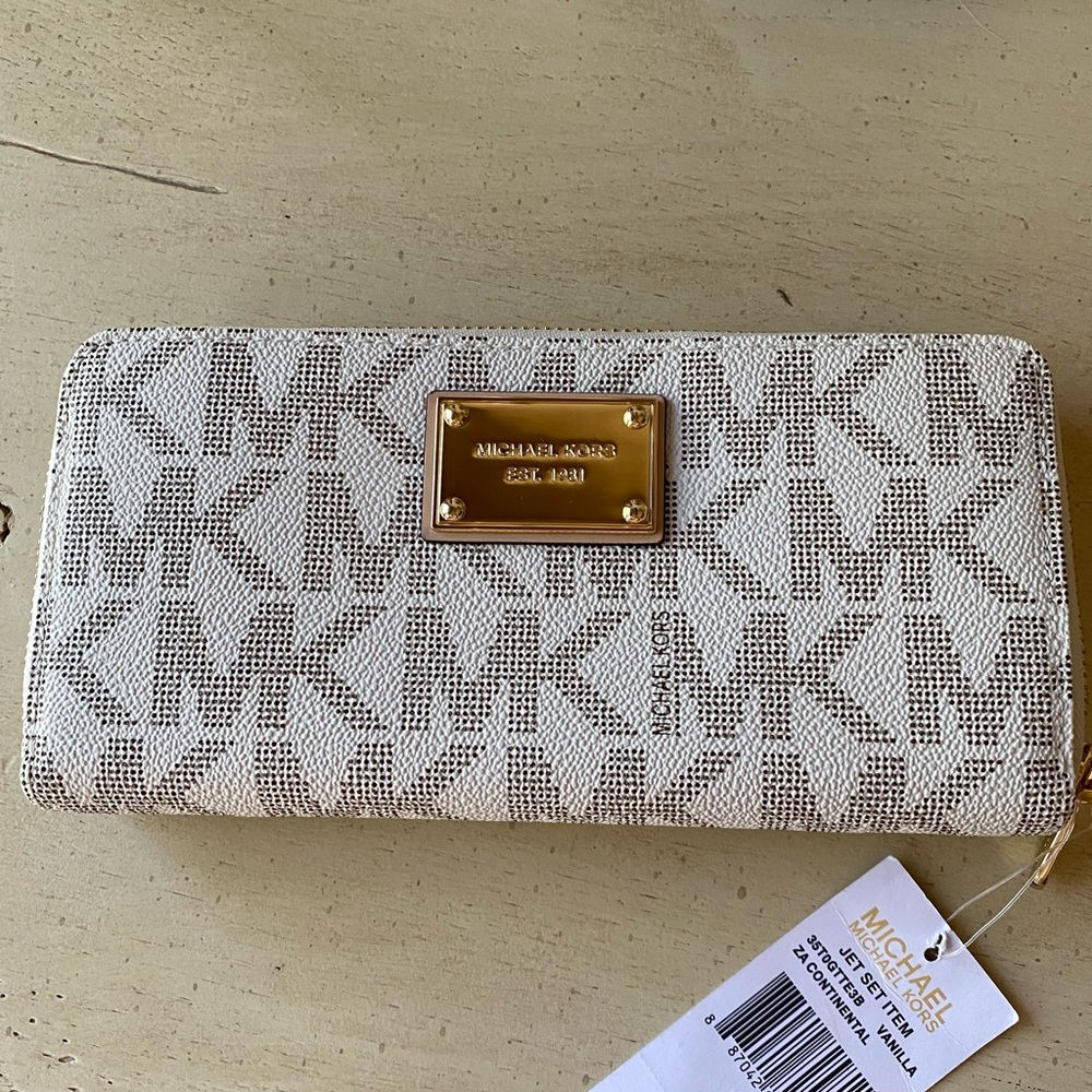 Michael Kors Wallet Jet Set Wallet - Picture 2 of 9